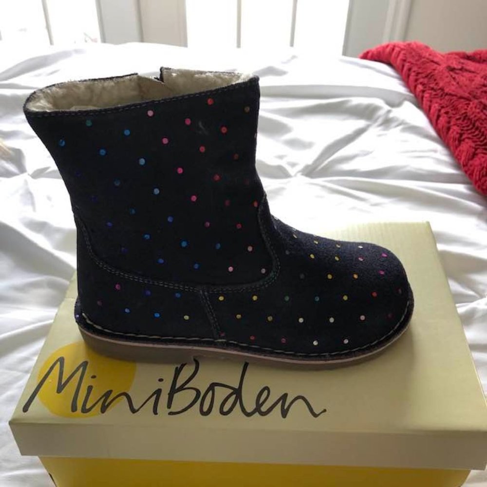 Girl's boots